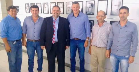 Prefeitos de Lidianópolis, Lindoeste e Rio Branco do Ivaí percorrem secretarias de Estado